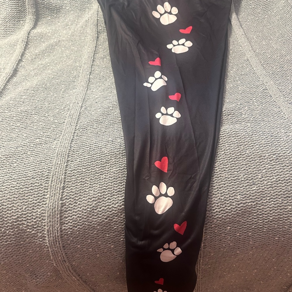 NWOT 3x leggings with paw prints